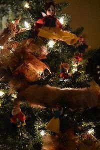 Fur collar in the tree_small