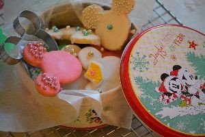 M and M cookies with cutter and tin_small