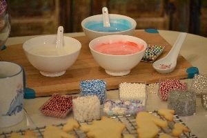 colorful frosting for the cookies_small