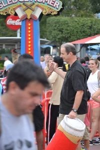 Greeting his admirers_small
