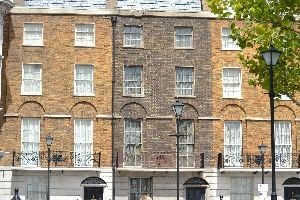 The building that extends_small