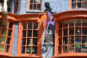 the Weasleys store 2_small