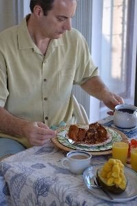 Gordon digging into the toast_small