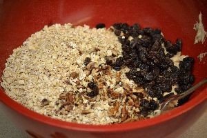 add the cooking oats and they chopped pecans and raisins_small