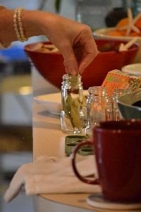 adding the bay leaves to the empty jars_small
