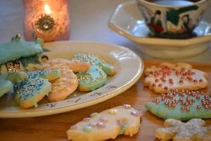 Tea with cookies and crown_small