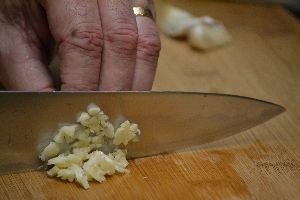 chop garlic_small