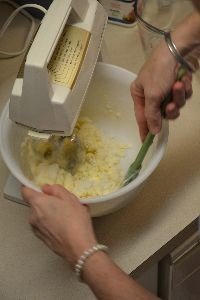 creaming butter and sugar_small