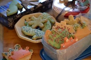 edible cookies in tins for Christmas_small