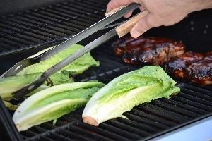 grilling the romaine lettuce_small