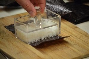 packing the rice down_small