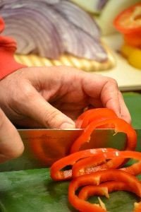 slicing the red bell pepper_small