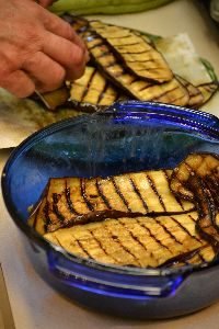 Gordon placing the eggplant all around the dish_small