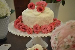 coconut cake with roses_small