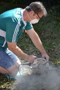 Gordon cutting the stones to fit into the wall_small