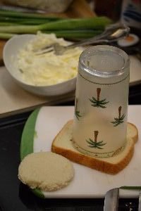 you can also use a cup to center out a slice of bread_small