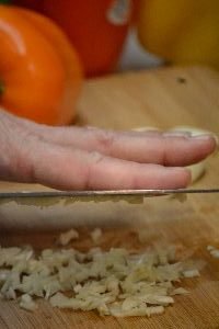 chopping your garlic_small