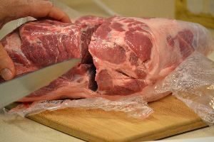cutting the pork butt_small