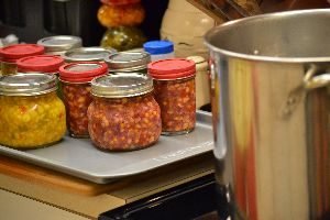 remove from the boiling water and set aside for the jars to pop_small