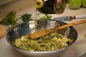 Gordon adding some olive oil to the pastas_small