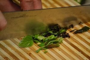 chopping the basil for the pastas_small