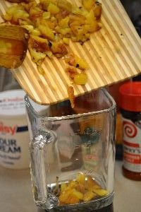 1-add-the-chopped-roasted-bell-pepper-to-the-blender_small