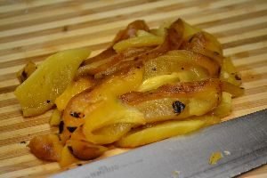 1-chop-grilled-pepepr-into-strips_small