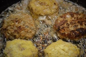frying salmon patties 3_small