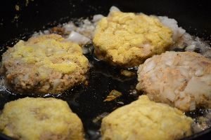 frying the salmon patties 2_small