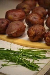 baked red potatoes and chives 2_small