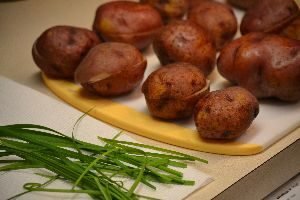 baked red potatoes and chives_small