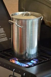boiling brats on the grill_small