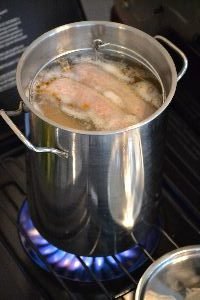 boiling the brats in water and beer_small