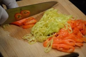 chopping the peppers into rings_small