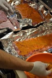 coating the ribs wtih the dry rub 1_small