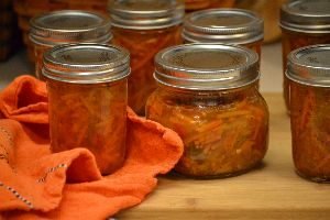 trick or heat hot pepper and carrot relish_small