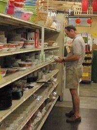 Gordon shopping for lunch containers_small