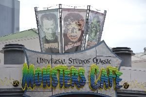 Universal Studios Classic Monsters Cafe_small