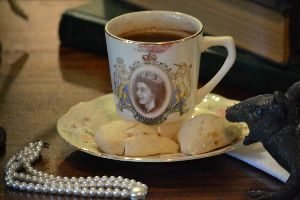 tea-coffee-queen-and-rat_small