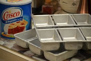 2 Crisco and baking loaf pans_small