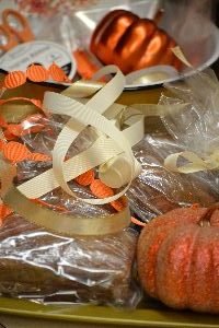 32 wrapping pumpkin bread for gifts_small