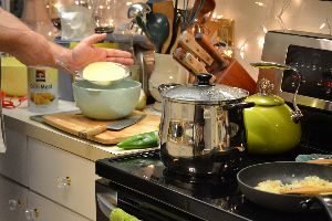 120 Gordon sifting ingredients_small
