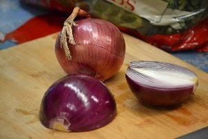 4 red onions_small