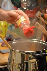 8 adding red pepper flakes_small