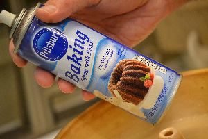 Baking spray with flour_small