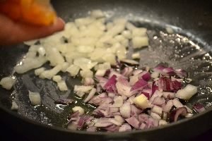 z onions sauteeing on the stove top_small