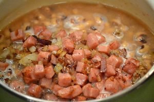 z our blackeyed peas with onions and ham_small