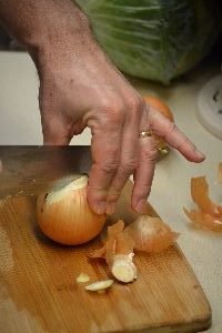 20 chopping onion_small
