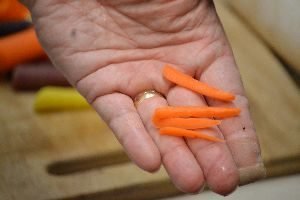 21 noodles slicing the carrots close up_small