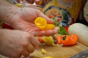 26 noodles removing seeds from a long skinny pepper_small